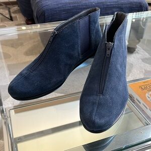 Aerosoles navy suede booties